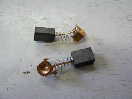 Щетка графитовая (пара) 11x5x8 Применение купить в Когалыме