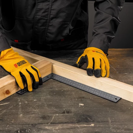 Угольник, 200 х 300 мм, алюминиевый, лазерная гравировка Denzel 32392 купить в Когалыме