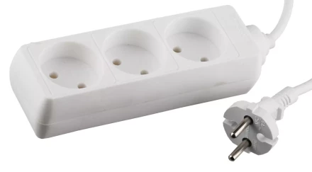 Удлинитель СВЕТОЗАР электрический: 3 гнезда, евророзетка, макс.мощность1500Вт, сеч. провода 0,75 кв.мм, 2м SV-55031-2 купить в Когалыме