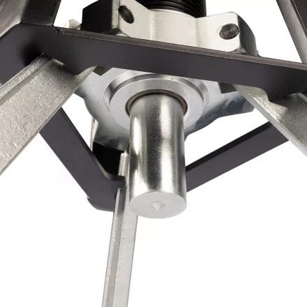 Съемник гидравлический самоцентрирующийся автономный КВТ СГСА-5К со встроенным насосом усилием 5 т (91804) купить в Когалыме