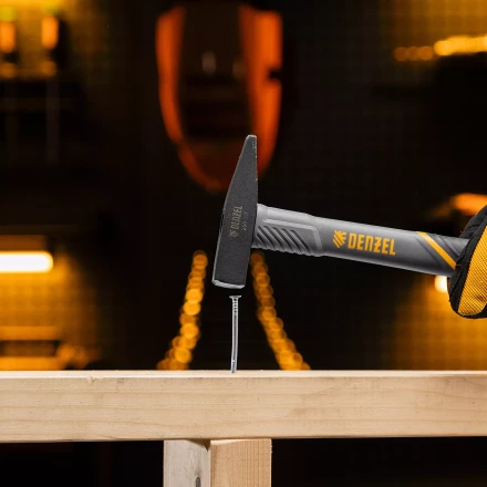 Молоток слесарный, 200 г Denzel, кованый, фибергласовая рукоятка c TPR покрытием 10482 купить в Когалыме