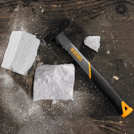 Молоток слесарный, 200 г Denzel, кованый, фибергласовая рукоятка c TPR покрытием 10482 купить в Когалыме