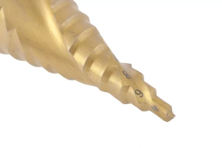 Сверло ступенчатое 4-6-8-10-12-14-16-18-20-22-24-26-28-30-32 мм HSS спиральный Профиль трехгранный хвостовик Matrix 72359 купить в Когалыме