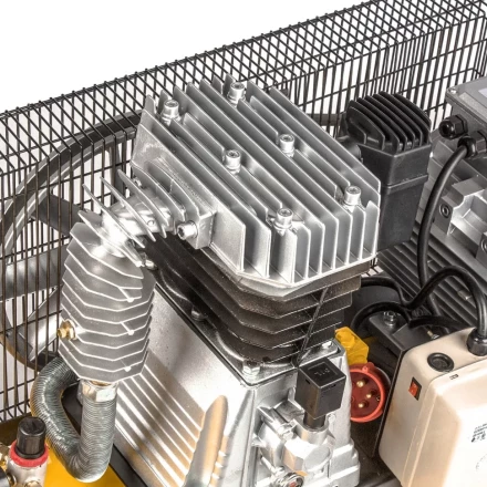 Компрессор масляный Denzel DR5500/200 ременный 58084 купить в Когалыме