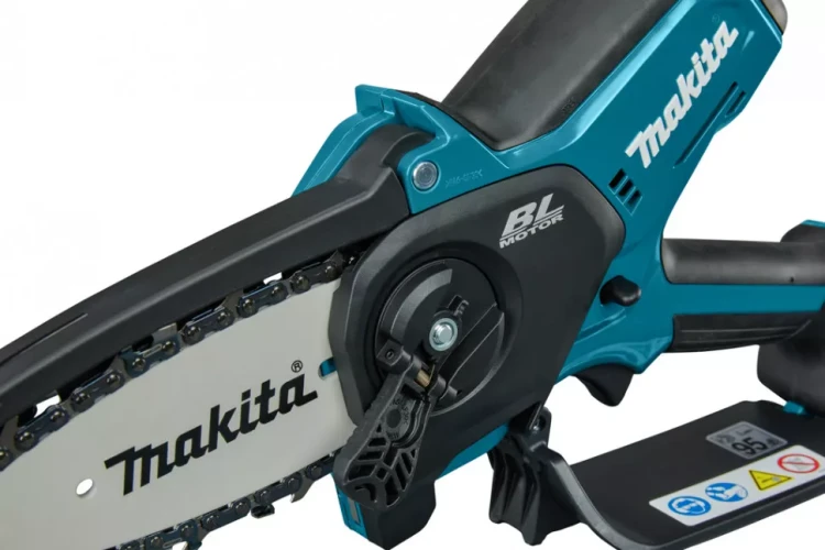 Аккумуляторная цепная пила 12V, 10см Makita UC100DWA (1x АКБ 2 Ач, ЗУ) купить в Когалыме