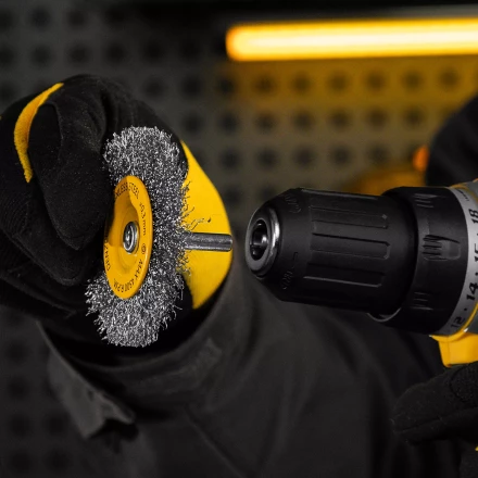 Щетка для дрели, 75 мм, Плоская, со шпилькой, нержавеющая витая проволока Denzel 744603 купить в Когалыме