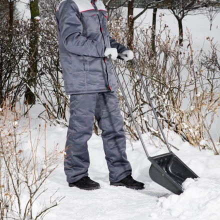 Движок для уборки снега пластиковый Сибртех, 570 х 470 х 1300 мм, стальная рукоятка, Россия, 615925 купить в Когалыме