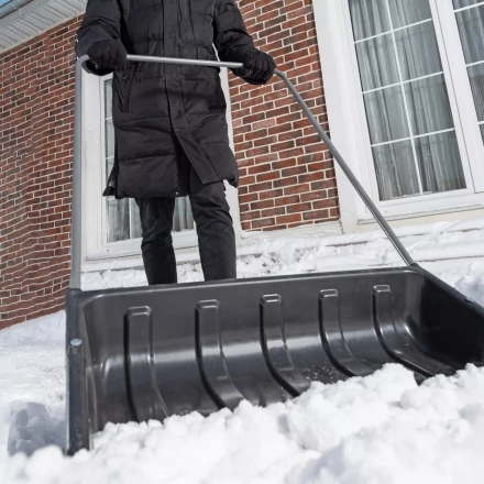 Движок для уборки снега пластиковый Сибртех, 695 х 540 х 1460 мм, стальная рукоятка, Россия 615935 купить в Когалыме
