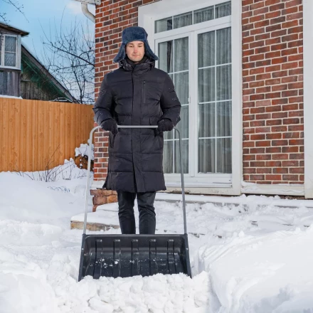 Движок для уборки снега пластиковый Сибртех, 695 х 540 х 1460 мм, стальная рукоятка, Россия 615935 купить в Когалыме