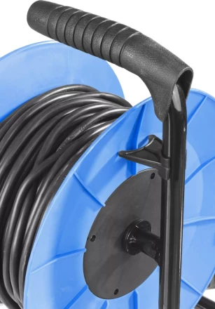 Удлинитель ЗУБР &quot;ПРОФЕССИОНАЛ&quot; на катушке, ПВС 3х1кв мм, 4 гнезда, макс мощн 2200Вт, 30м 55082-30 купить в Когалыме