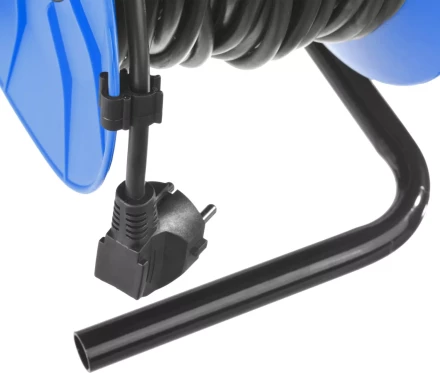 Удлинитель ЗУБР &quot;ПРОФЕССИОНАЛ&quot; на катушке, ПВС 3х1кв мм, 4 гнезда, макс мощн 2200Вт, 30м 55082-30 купить в Когалыме