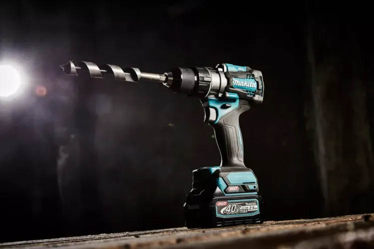 Аккумуляторная дрель-шуруповерт Makita XGT DF001GD201 купить в Когалыме