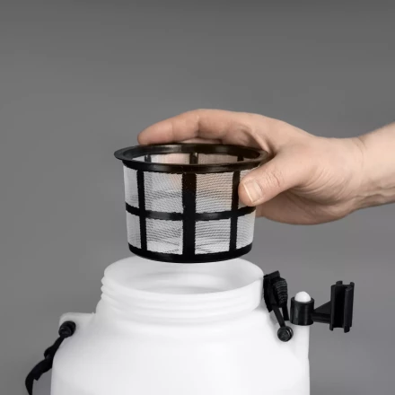 ЗУБР 5 л, аккумуляторный опрыскиватель (ОПС-5) купить в Когалыме