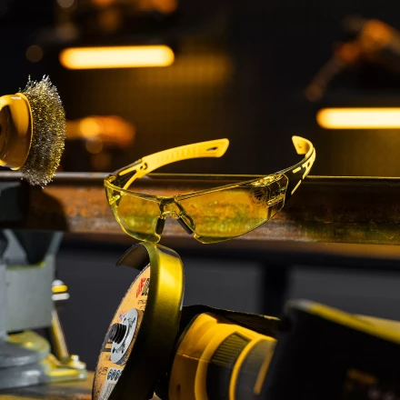 Очки защитные открытые Denzel 89192, поликарбонатные, желтая линза, 2х комп.дужки купить в Когалыме