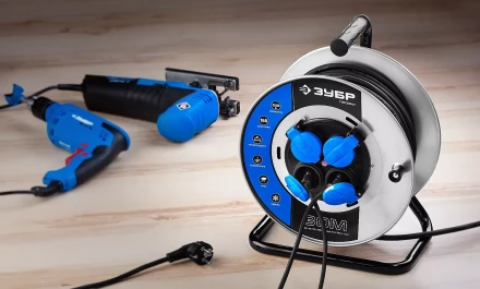 Удлинитель ЗУБР "ПРОФИ" на металл катушке, КГ 3х1,5кв мм, морозостойкий, 4 гнезда, IP44, макс мощность 3500Вт, 50м 55085-50 купить в Когалыме