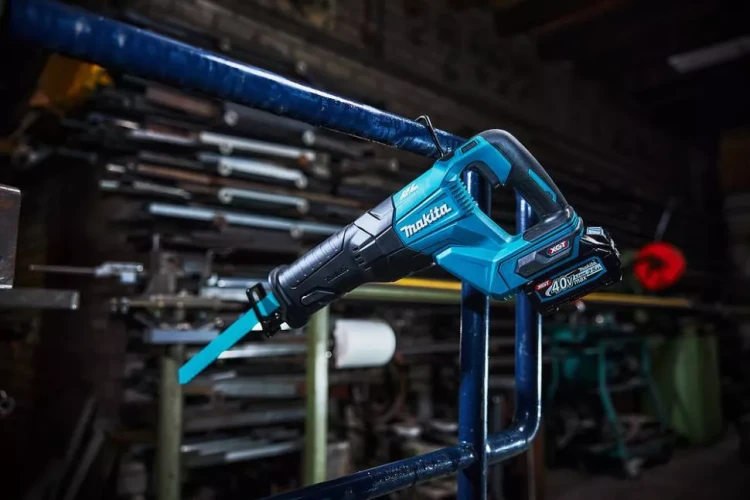 Аккумуляторная сабельная пила Makita XGT JR001GZ (без АКБ и ЗУ) купить в Когалыме