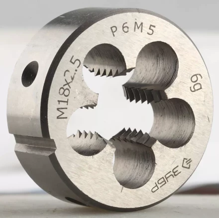 Плашка ЗУБР "ЭКСПЕРТ" круглая машинно-ручная для нарезания метрической резьбы, М18 x 2,5 4-28023-18-2.5 купить в Когалыме