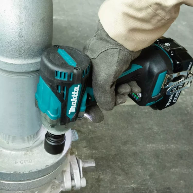 Аккумуляторный ударный гайковерт Makita DTW300RTJ (2 АКБ 5 Ач, ЗУ) купить в Когалыме