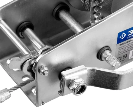 Лебедка ручная барабанная ЗУБР "ПРОФЕССИОНАЛ", тяговая, тросовая, 0.9 т, 8 м 43113-0.9_z01 купить в Когалыме