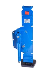 Домкрат реечный TOR ДРН 10000 10 т с низким подхватом и обрезиненной ручкой 1045393