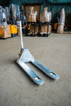 Тележка гидравлическая оцинкованная 2500 кг 1150 мм нейлоновые колеса XILIN BFG 1025410 купить в Когалыме