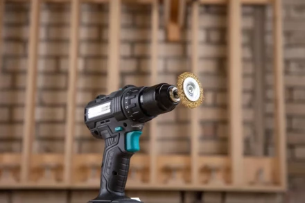 Кордщетка HAMMER плоская 50мм для дрели гофрированная латунированная сталь (207-205) купить в Когалыме