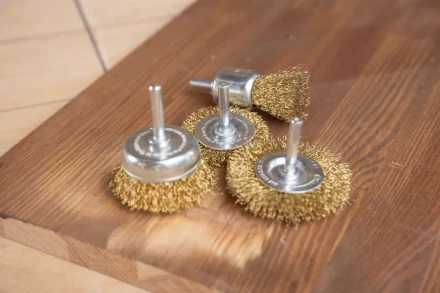 Кордщетка HAMMER кисть 25мм для дрели гофрированная латунированная сталь (207-210) купить в Когалыме