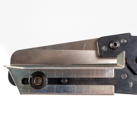 Ножницы для резки пластмассовых коробов, кабель-каналов, полимерных труб и резиновых профилей КВТ НКК-110 «Пеликан» (79823) купить в Когалыме