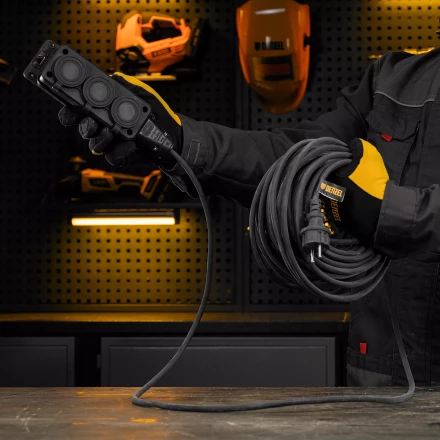 Удлинитель-шнур силовой Denzel Top Series, КГТТ, 20м, 3 розетки, 3 x 1,5 мм, 3 м 37422 купить в Когалыме