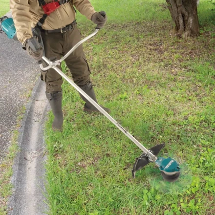 Аккумуляторная травокосилка (триммер) 40V XGT UR002GZ05 (без АКБ и ЗУ) купить в Когалыме