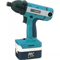 Аккумуляторный ударный шуруповерт Makita BTD200S