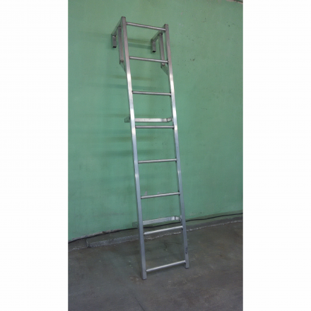 Лестница навесная алюминиевая для полувагонов УСЦ ЛНАп-2,6 купить в Когалыме