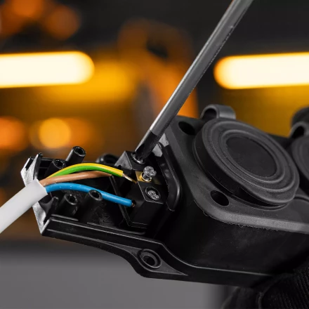 Шнур сетевой Denzel Energy Series, ПВС, 3 м, 3 x 1,5 мм, с неразборной вилкой, белый, 3 м, 37674 купить в Когалыме