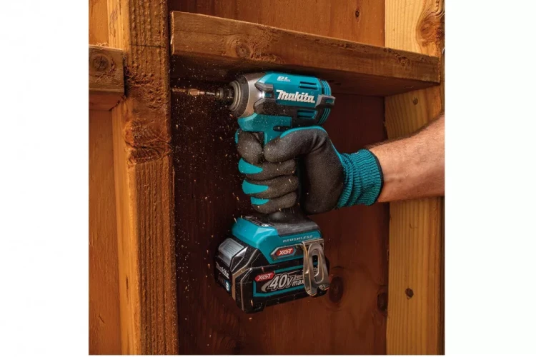Бесщеточный 40V ударный шуруповерт (импакт) Makita TD003GA201 купить в Когалыме