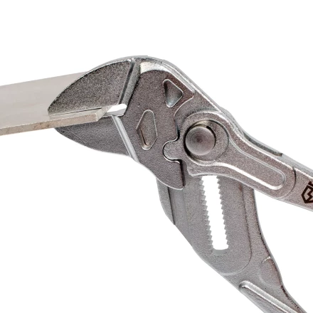 Клещи переставные — гаечный ключ КВТ 180 мм с кнопочной самофиксацией (82147) купить в Когалыме