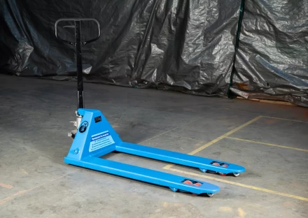 Тележка гидравлическая широковильная 2500 кг 1220х685 мм полиуретановые колеса TOR RHP 1002515 купить в Когалыме