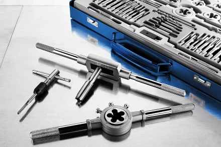 Набор метчиков и плашек ЗУБР "ПРОФЕССИОНАЛ", сталь Р6М5, 65 предметов 28110-H65 купить в Когалыме