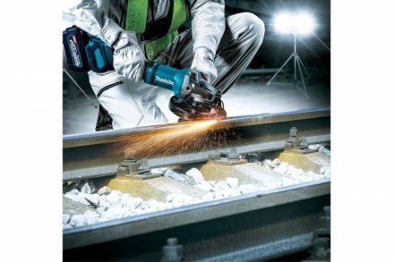 Аккумуляторная угловая шлифовальная машина XGT Makita GA037GZ купить в Когалыме