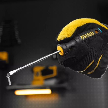 Отвертка, SL4х100 мм, S2, 3к рукоятка Denzel 121927 купить в Когалыме