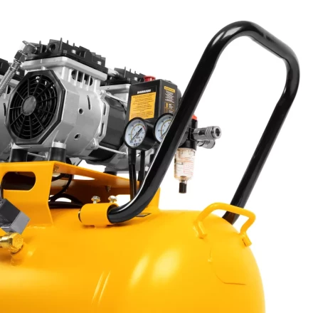 Компрессор безмасляный, малошумный DLS 1800/100,1800 Вт, 3x600, 100 л, 345 л/мин// Denzel 58028 купить в Когалыме