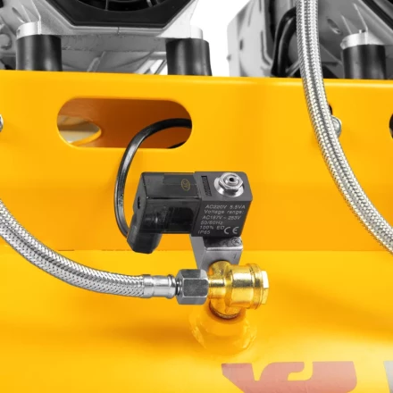 Компрессор безмасляный, малошумный DLS 1800/100,1800 Вт, 3x600, 100 л, 345 л/мин// Denzel 58028 купить в Когалыме