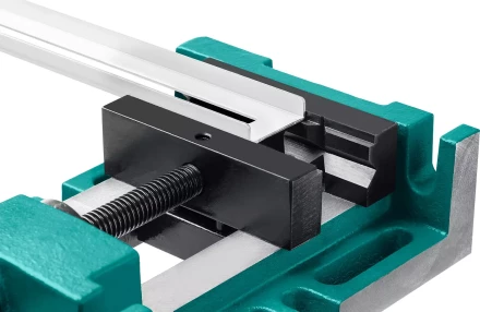 Тиски KRAFTOOL станочные трехсторонние 32716-100 купить в Когалыме