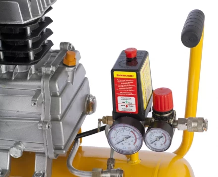 Компрессор пневматический масляный поршневой прямой привод DENZEL 58061 купить в Когалыме