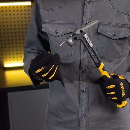 Молоток строительный 450 г, цельнокованый,боек с магнитом, двухкомп. обрезин. рук-ка Denzel 10468 купить в Когалыме