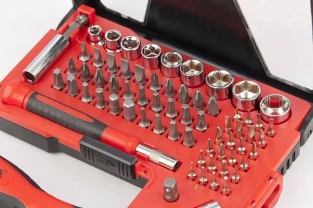 Отвертка реверсивная с набором бит и торцевых головок, 67 шт., CrV Matrix 11784 купить в Когалыме