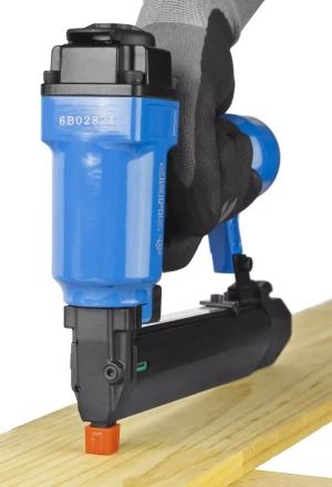 Степлер (гвозде/скобозабиватель) пневматический для скоб тип 55 (16-30 мм) и тип 300 (10-35 мм) 3192 серия ПРОФЕССИОНАЛ купить в Когалыме