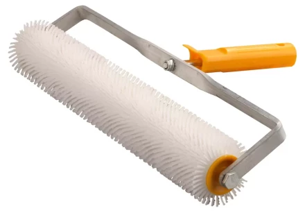 Валик игольчатый STAYER для наливных полов в сборе, пластмассовые иглы, бюгель 8мм, 75х400мм 03951-40 купить в Когалыме