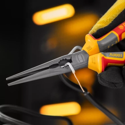 Длинногубцы прямые Denzel 17305, диэлектрические рукоятки до 1000 В, трехкомпонентные рукоятки, 205мм купить в Когалыме