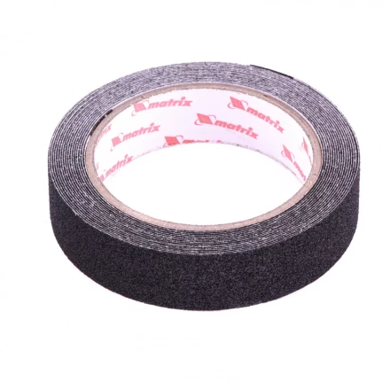 Лента клейкая противоскользящая черная 25 мм x 5 м Matrix 88705 купить в Когалыме