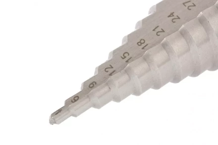 Сверло ступенчатое 4-6-9-12-15-18-21-24-27-30-33-36-39 мм Р6М5 трехгранный хвостовик Барс 72363 купить в Когалыме